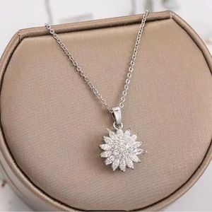 Elegant Silver Flower Pendant Necklace